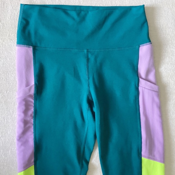 Fabletics PowerHold On-The-Go Paradise Leggings Woman’s Small Compression Pocket - Picture 3 of 14